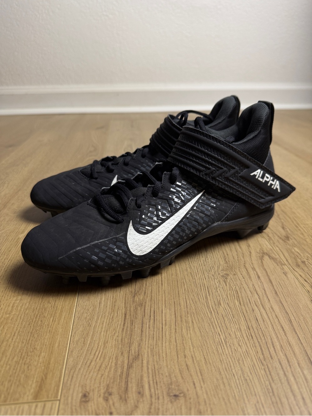 Nike men’s Alpha Menace football cleats size 9.5